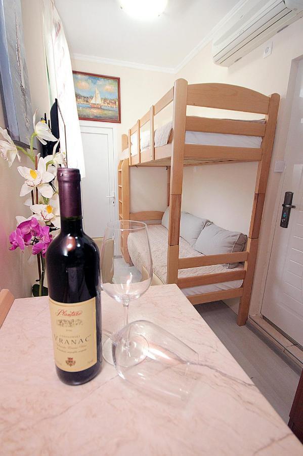 Studio Apartman Sveti Stefan Apartment Luaran gambar